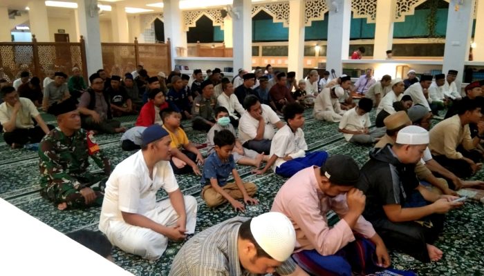 Babinsa Curug Semarakkan Tarling di Masjid Puri Bali, Ukhuwah Islamiyah Semakin Erat