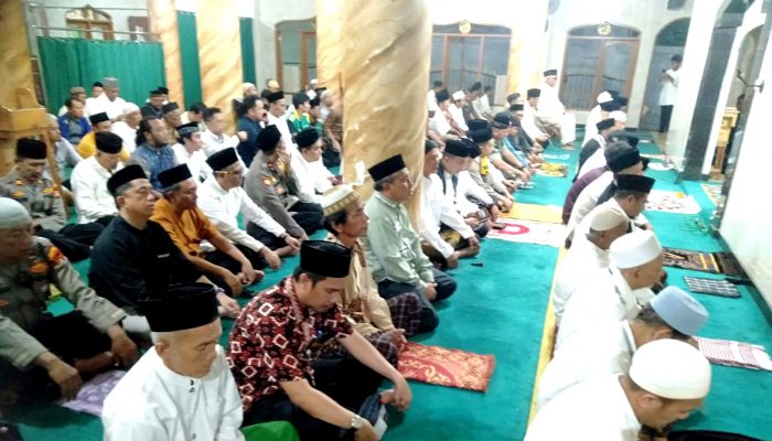 Babinsa Sukamaju Ramaikan Buka Puasa dan Tarawih Keliling Bersama Forkopimda