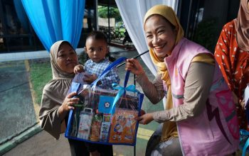 Ramadhan 1445 H, Srikandi PLN UIT-JBB Bagikan Bantuan Pendidikan dan Santunan Yatim Dhuafa