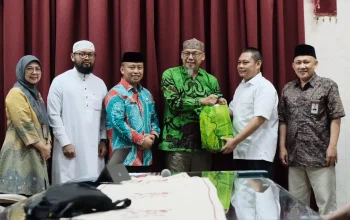 Pemkot Depok Serahkan Bingkisan Lebaran Kepada Mitra Deradikalisasi