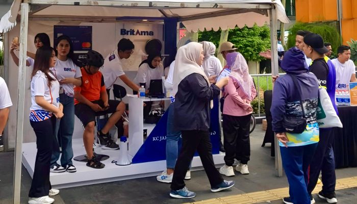 BRI RO Jakarta 2 Kenalkan Transaksi QRIS melalui BRImo di Car Free Day